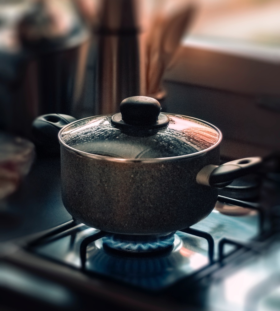 pot-boiling-on-stove